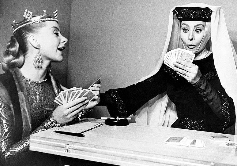 Прочитав сценарий «Эль Сид» (кадр из фильма на фото, 1961), Софи Лорен не понравились написанные для ее героини диалоги, поэтому она попросила перевести их на итальянский, а затем — на более простой английский. Кроме того, ей не хватало любовных сцен. За съемки в фильме Лорен заплатили около $200 тыс. Несмотря на успех киноленты, актриса подала в Верховный суд Нью-Йорка на продюсера Сэмюэла Бронстона за нарушение условий контракта. На этот раз Лорен была недовольна тем, что ее имя указывалось на рекламных билбордах ниже имени Чарльтона Хестона