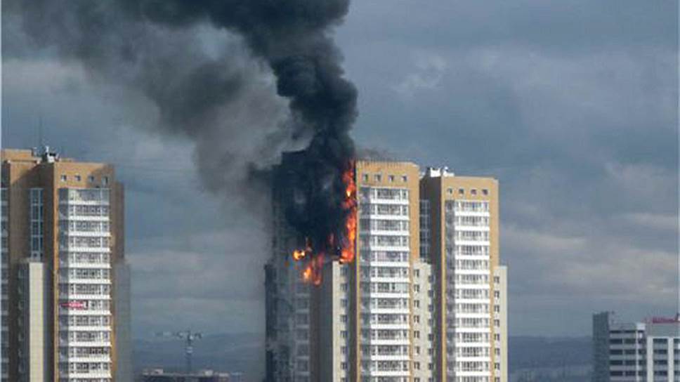 Появились фото последствий пожара в доме на севере Москвы