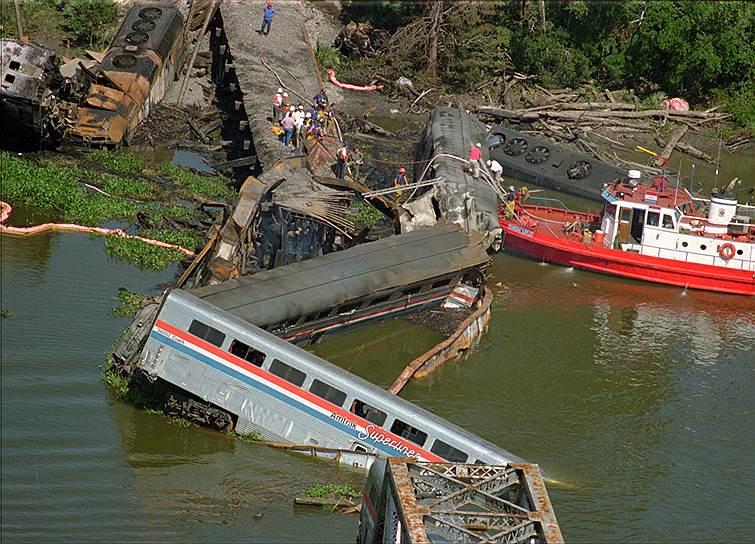 1993 год. Крушение экспресса Sunset Limited в Алабаме. В результате падения поезда с моста в реку Мобил погибли 47 человек