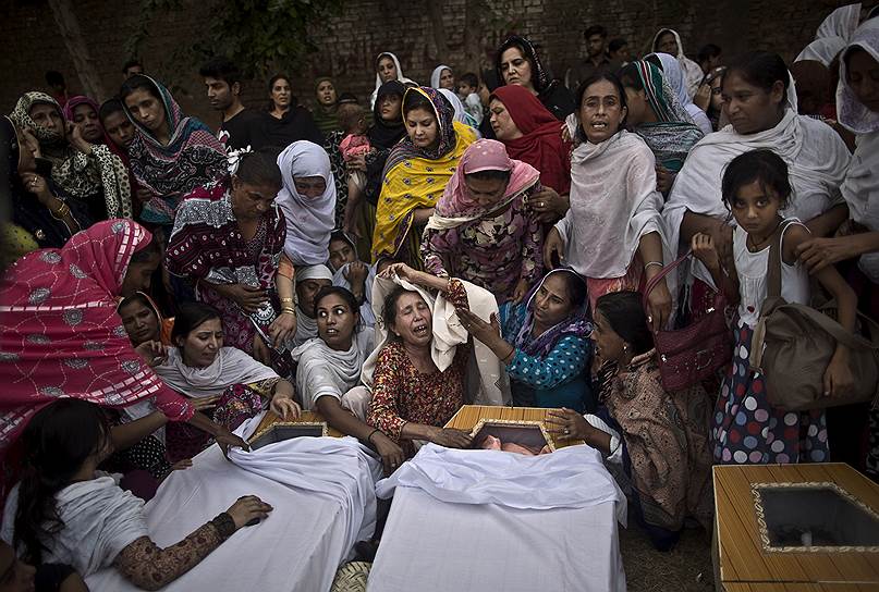 2013 год. 75 человек погибли в результате взрыва в церкви в Пешаваре (Пакистан)