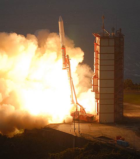 2006 год. С космодрома Утиноура с помощью ракеты-носителя M-V запущен японский научный спутник Hinode для исследования в области физики Солнца
