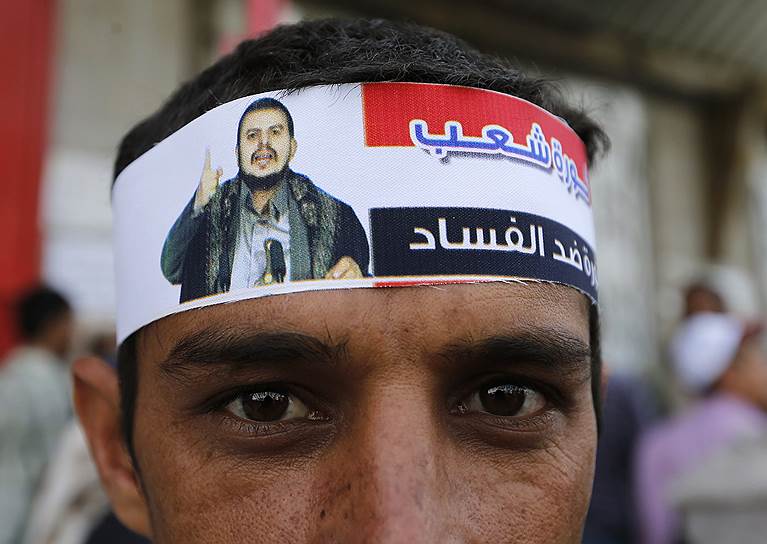 В декабре 2013 года в йеменской столице Сане около десяти утра, у западных ворот Министерства обороны взорвался заминированный автомобиль, за рулем которого находился террорист-смертник