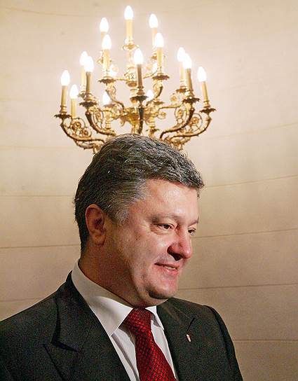 В октябре 2009 года Ющенко продавил через Верховную раду назначение Порошенко министром иностранных дел. Кроме заявления, что Украина за два года сможет вступить в НАТО, его министерская деятельность ничем не запомнилась, но за полгода работы Порошенко не пропустил ни одного мероприятия с участием мировых политиков