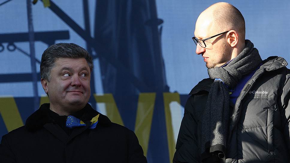 Во время внеочередных президентских выборов в 2014 году Порошенко держался в тени лидеров — Виталия Кличко, Олега Тягнибока и Арсения Яценюка (справа) — но в итоге вышел в фавориты президентской гонки