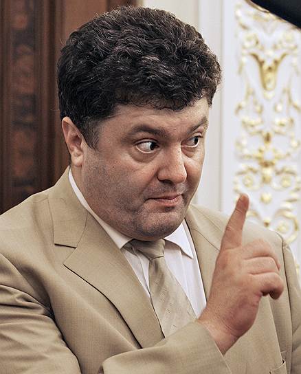 В 2007 году Порошенко возглавил совет Нацбанка Украины. Но должность эта номинальная, без полномочий, реально всем управлял председатель Нацбанка. Несмотря на трехлетний срок полномочий Порошенко пробыл на посту главы совета пять лет —просто потому, что два года совет не собирался на заседания
