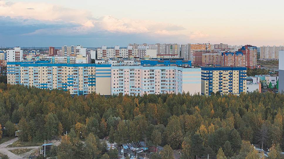 Массовая застройка города Сургут, используя механизм фондов недвижимости, началась благодаря сотрудничеству администрации Ханты-Мансийского округа, Ханты-Мансийского НПФ и управляющей компании «Регион Девелопмент». В настоящее время эти проекты продолжают управляющие компании «Ореол» и «Нимбус»