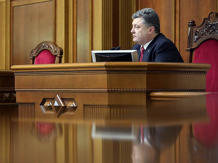 23 декабря 2014 года Рада приняла закон, отменяющий внеблоковый статус Украины и закрепляющий ее стремление войти в НАТО