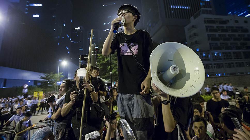 Почему активисты пошли на диалог с властями в Гонконге
