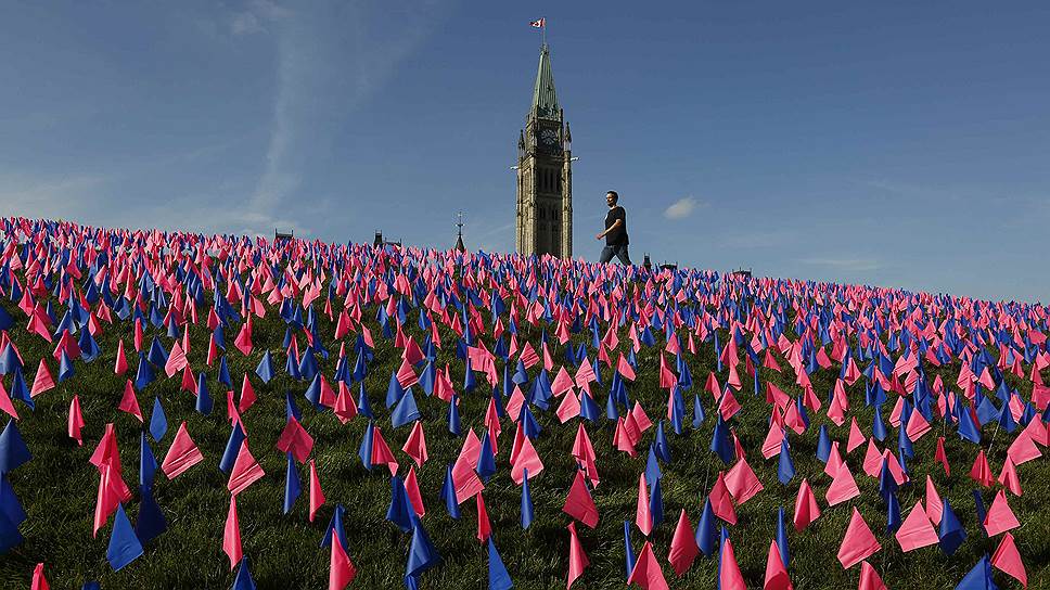 Инсталляция, организованная противниками абортов на Парламентском холме в Оттаве, Канада