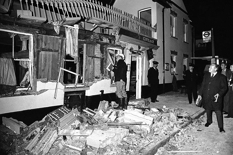 1974 год. Боевики Ирландской республиканской армии организовали теракты в пабах Гилфорда, где часто бывали британские военные. 5 человек погибли, 65 были ранены