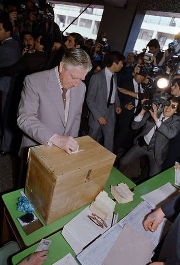 1988 год. Чилийский национальный плебисцит большинством в 56% голосов высказался за отставку Аугусто Пиночета