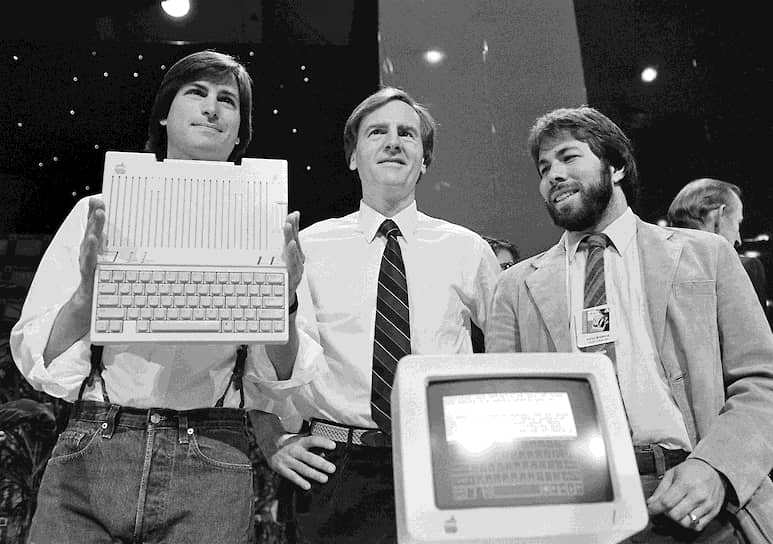 Стивен Возняк (на фото — справа), партнер Стива Джобса: «У него в голове постоянно формировались идеи новых технологий и так детально, считай, готовый продукт. Он говорил: &quot;Это возможно сделать? Ну когда-нибудь?&quot;. И мы все это воплотили в реальность»
