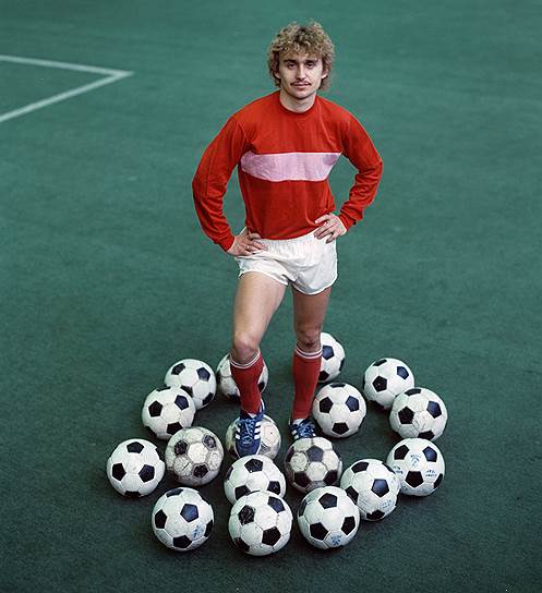 Федор Черенков был признан лучшим футболистом СССР в 1983 и 1989 годах, постоянно оказывался в числе 33 лучших игроков в стране