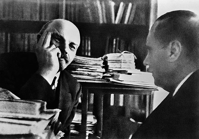 1920 год. В Кремле встретились английский писатель-фантаст Герберт Уэллс и Владимир Ленин