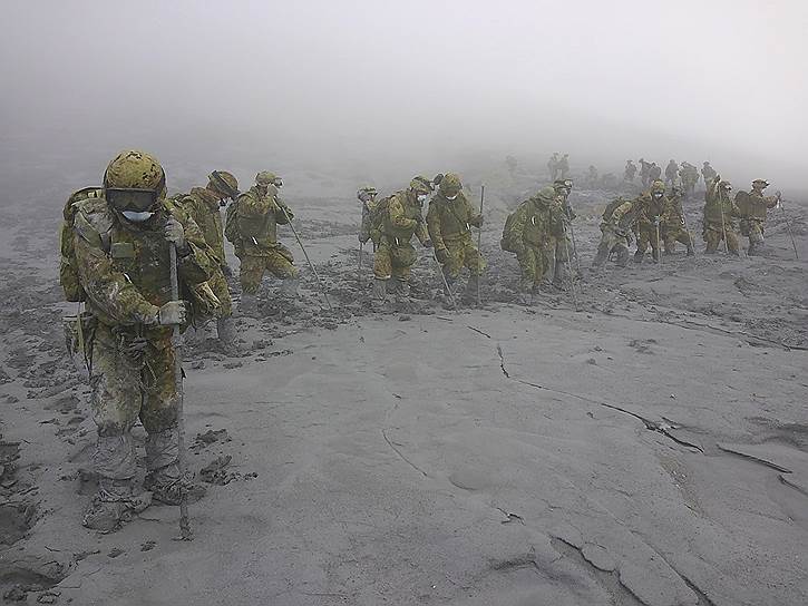 Поисково-спасательная операция на склонах японского вулкана Онтаке