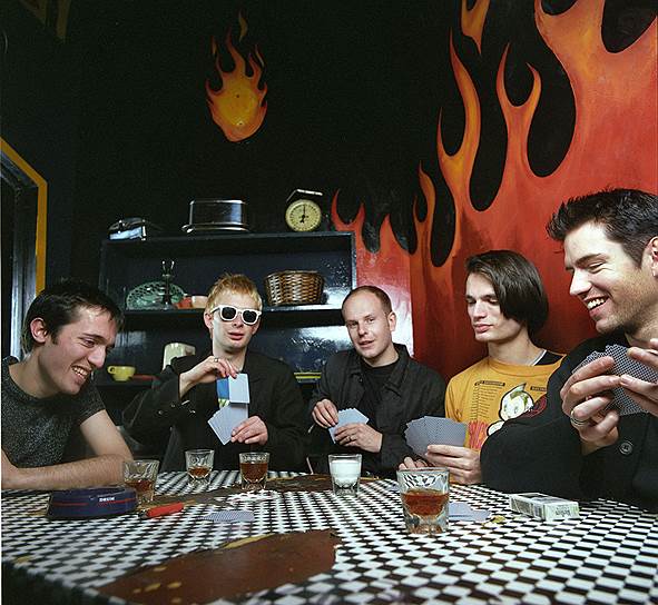 Свою первую гитару Том Йорк получил в семь лет, а первая сочиненная им песня была посвящена ядерному взрыву. В 11 лет Том Йорк стал членом рок-группы, состоящей из Эда О’Брайана, Фила Селвэя, Колина Гринвуда и его младшего брата Джонни Гринвуда — будущих музыкантов Radiohead. Группа называлась «В пятницу» — в честь единственного дня, когда юным музыкантам разрешали репетировать. Их образцами для подражания были The Smiths, R.E.M. и The Cure