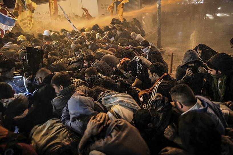 Разгон митинга против турецкой политики в отношении Сирии в Стамбуле