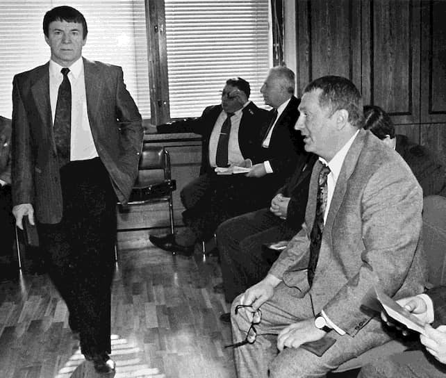 Партийная карьера Анатолия Кашпировского закончилась так же быстро, как и началась. В 1995 году он окончательно покинул партию, обвинив ее лидера Владимира Жириновского (на фото) в расизме и пропаганде войны