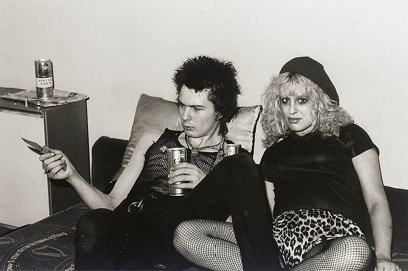 1978 год. Член английской панк-группы «Sex Pistols» Сид Вишес арестован в Нью-Йорке (США) по обвинению в смерти его подруги Нэнси Спанген