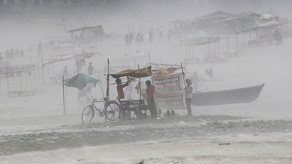 Пыльная буря в Аллахабаде, Индия