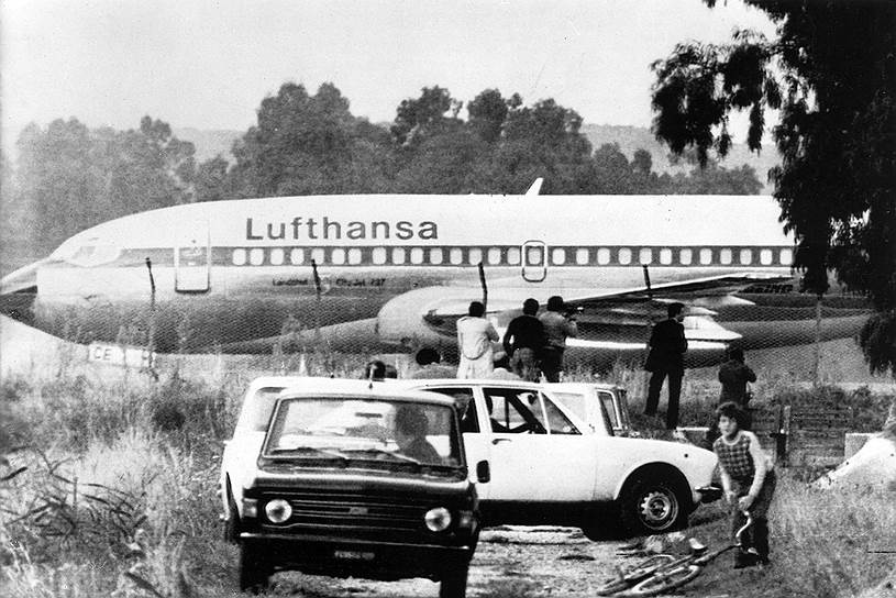 1977 год. Группа палестинцев угнали рейс 181 Lufthansa и потребовали освобождения 11 членов Фракции Красной Армии. В Могадишо была проведена операция по освобождению 90 пассажиров, находившихся на борту
