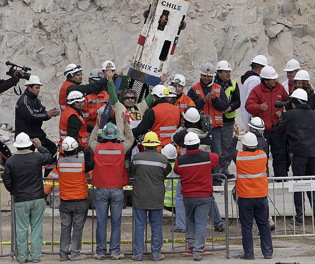 2010 года. В Чили спасли 33 шахтеров, которые оказались замурованы в результате аварии на шахте Сан-Хосе 5 августа