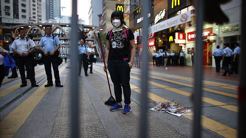 13 октября. В Гонконге произошли столкновения между участниками акций протеста Occupy Central и сторонниками китайских властей