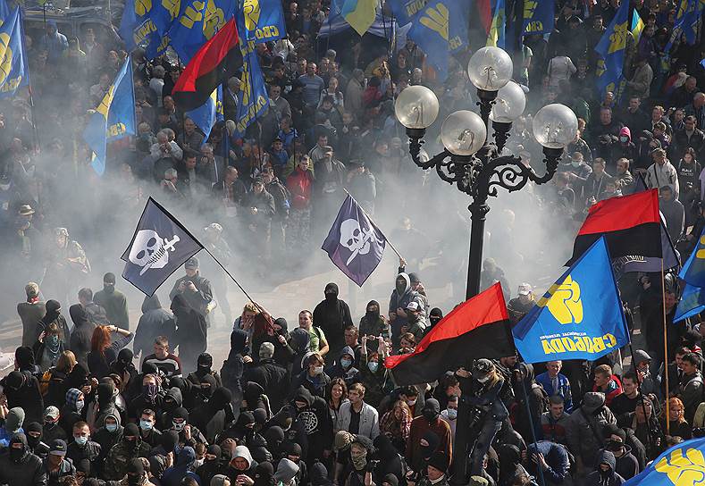 14 октября. У стен Верховной рады прошли массовые протесты украинских националистов