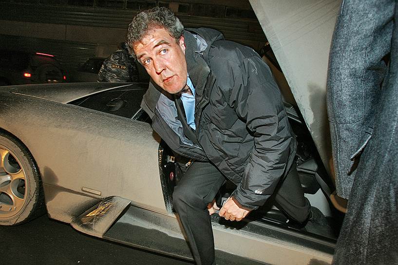2002 год. В эфир вышел первый выпуск передачи Top Gear. Ее ведущим стал Джереми Кларксон. 25 марта 2015 года Би-би-си объявила, что не будет продлевать контракт с Кларксоном после его драки с продюсером программы