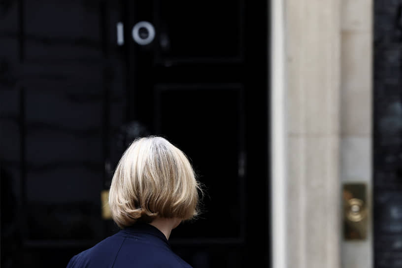 2022 год. Премьер-министр Великобритании Лиз Трасс объявила об отставке на 45 день своего премьерства