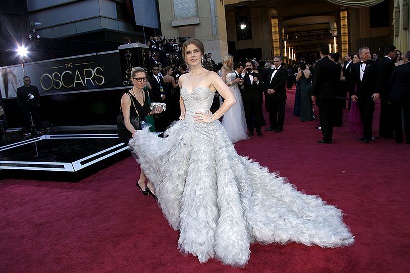 Эми Адамс в платье Оскара де ла Ренты на церемонии вручения «Оскар» в 2013 году
