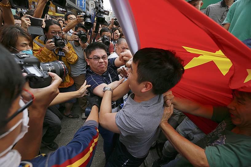 Столкновения в районе Монгкок в центре Гонконга