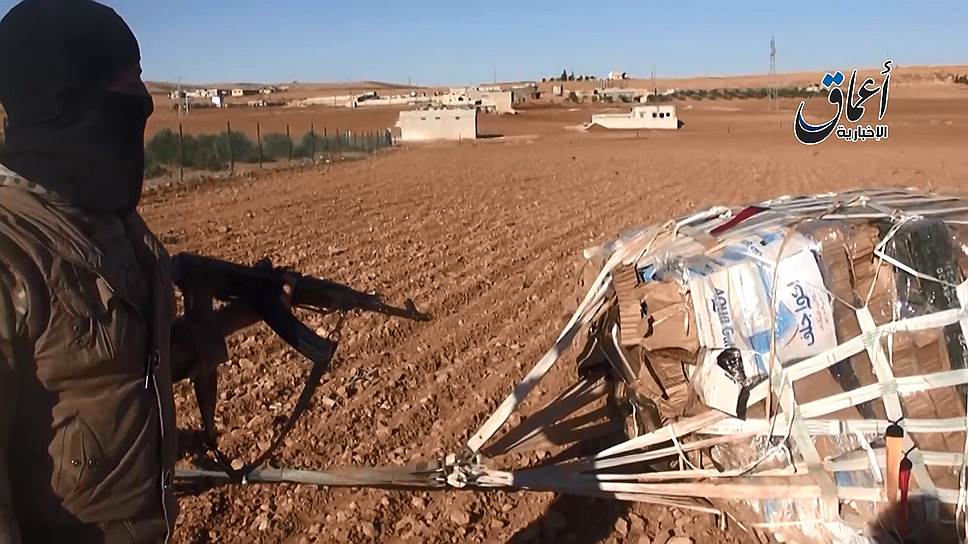 21 октября. Террористы из группировки «Исламское государство» заявили, что часть предназначавшихся для сирийских курдов посылок с оружием и боеприпасами, сброшенных близ города Кобани авиацией США, упала на контролируемую ими территорию