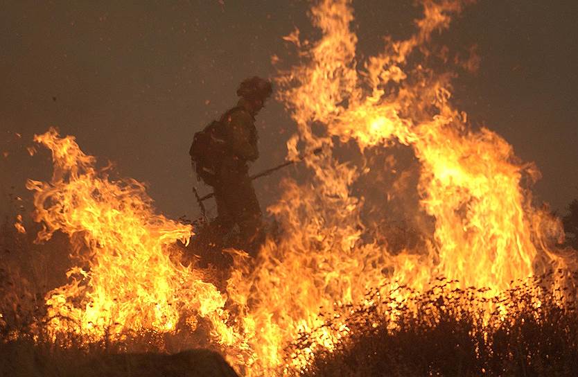2003 год. Один из крупнейших пожаров в Калифорнии унес жизни 15 человек, уничтожил 2200 домов