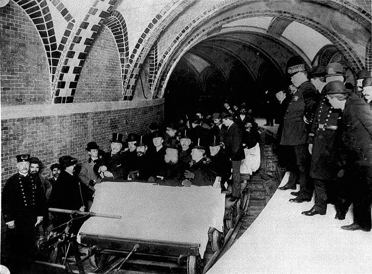1904 год. Открытие первой подземной линии метро в Нью-Йорке под названием «Сити Холл»