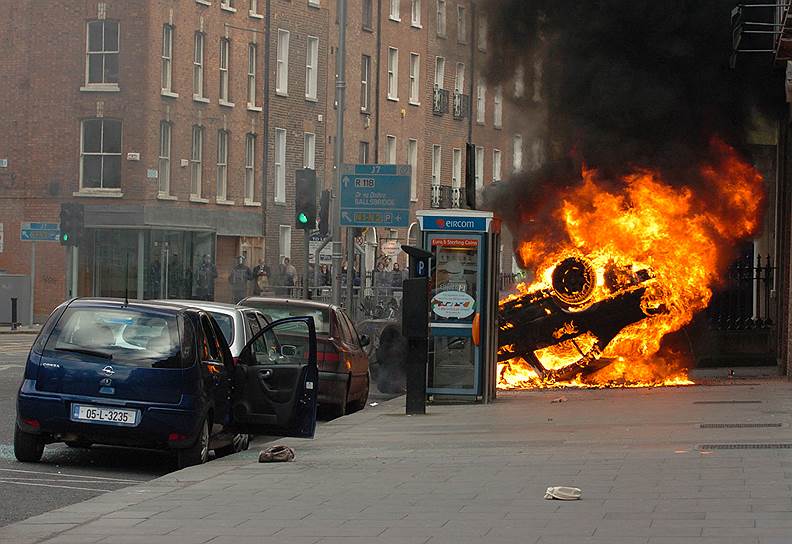 25 февраля 2006 года в Дублине (на фото) сторонники ИРА, недовольные парадом протестантов, устроили беспорядки, которые вылились в столкновения с полицией 