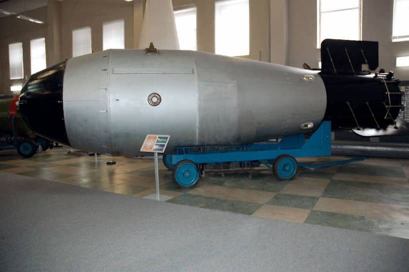1961 год. СССР провел испытание самой мощной бомбы в мировой истории: 58-мегатонная водородная бомба («Царь-бомба») была взорвана на полигоне на острове Новая Земля