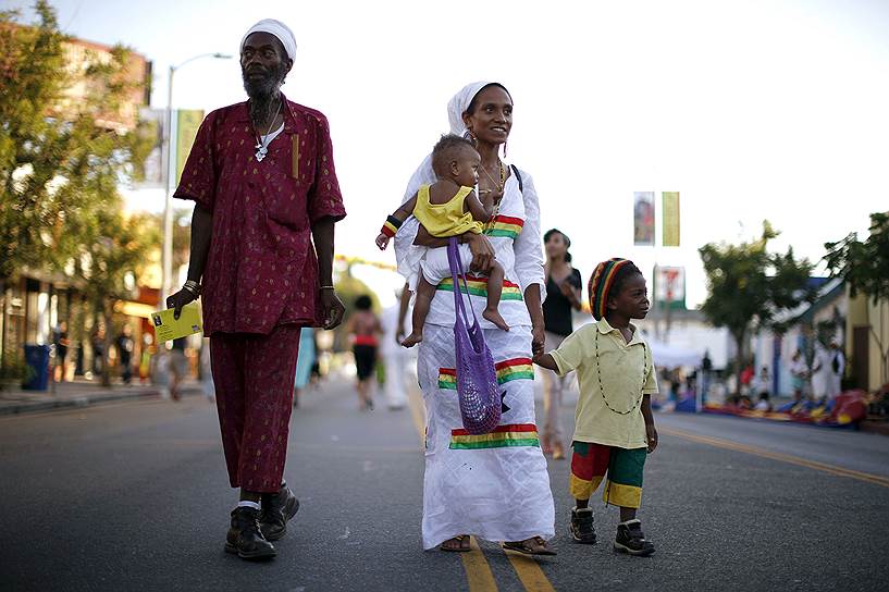 Жители Маленькой Эфиопии: Наджара Апраку, ее муж Джамаль и их дети — 11-месячный Селаси Ра и Квам Негас