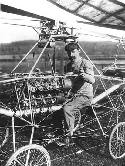 1907 год. Во Франции Поль Корню совершил полет на первом в мире вертолете, который, поднявшись на 2 м над землей, продержался в воздухе около 20 секунд