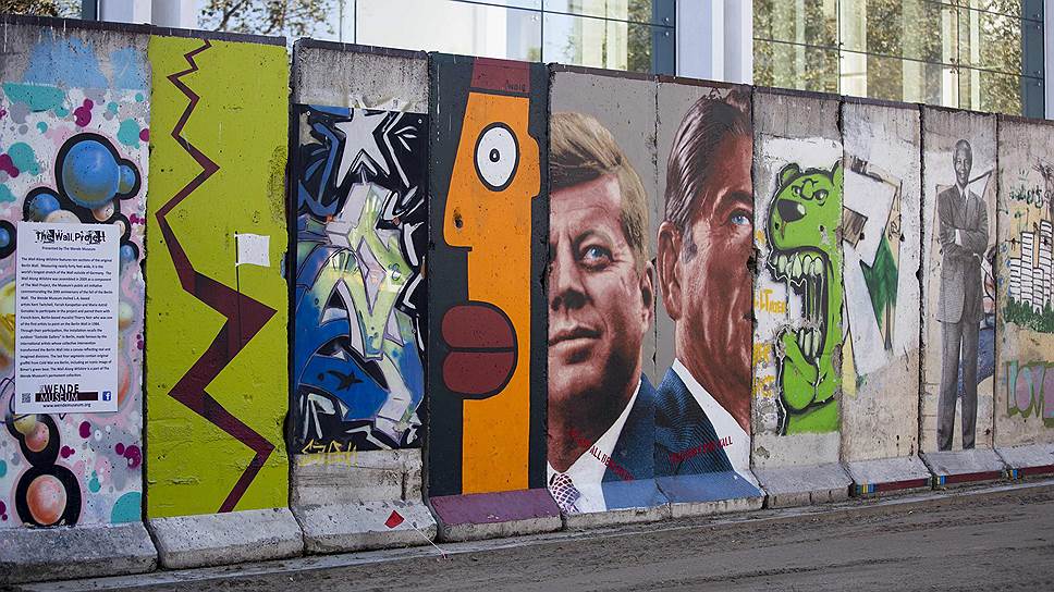 13 августа 1961 года в центре Берлина была возведена стена. Власти Восточной Германии сделали это, чтобы остановить массовое бегство своих граждан в более благополучную Западную Германию
&lt;br>На фото: часть Берлинской стены, вмонтированная в стену в Лос-Анджелесе