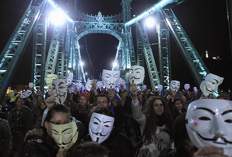 Будапешт, Венгрия. Шествие в рамках глобальной акции «Марш миллиона масок», организованной движением Anonymous