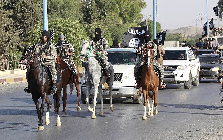 Военный парад боевиков «Исламского государства» 