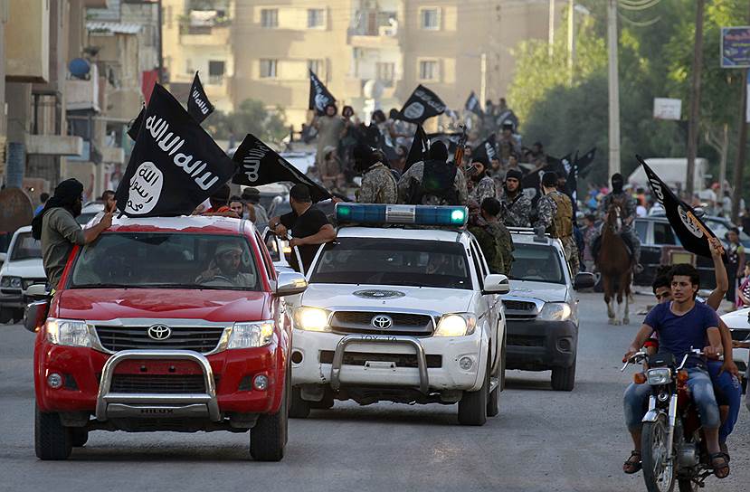 Военный парад боевиков «Исламского государства» 