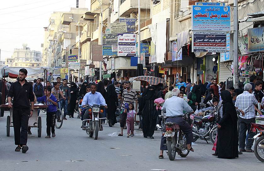 Торговая улица Тал-Абяд в центре Ракки