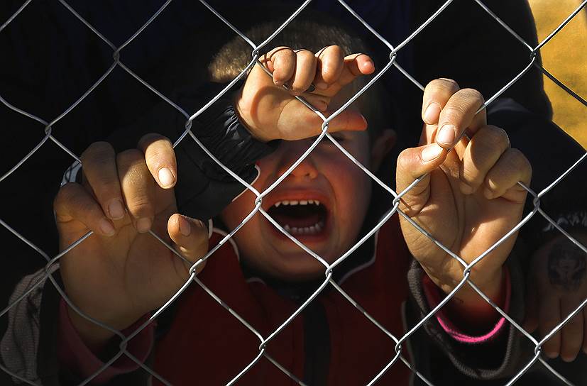 Суруч, Турция. Плачущий ребенок в лагере беженцев из Сирии