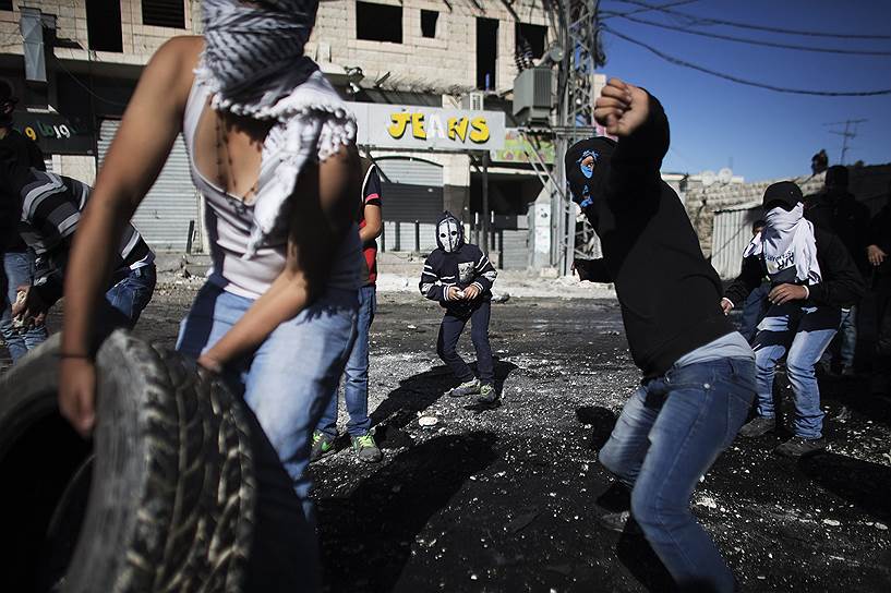 Иерусалим, Израиль. Палестинцы во время столкновений с израильской полицией