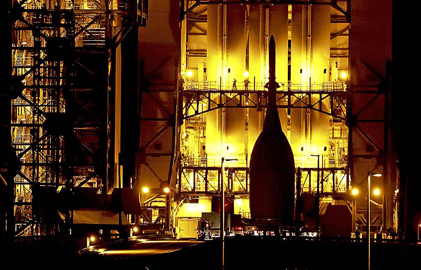 Мыс Канаверал, штат Флорида, США. Космический корабль Orion на стартовой площадке. Тестовый полет многоцелевого пилотируемого корабля, разрабатываемого с середины 2000-х, запланирован на 4 декабря