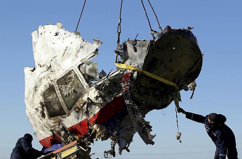 Донецкая область, Украина. Транспортировка обломков самолета Malaysia Airlines MH17