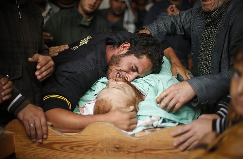 Газа, Палестина. Похороны 32-летнего местного жителя, застреленного израильскими солдатами