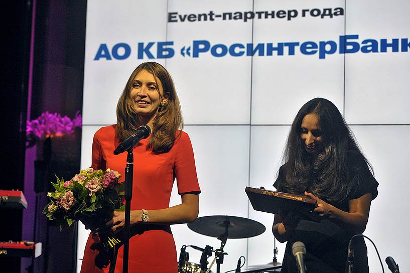 Председатель правления РосинтерБанка Марина Краснова (слева) и директор по рекламе ИД «Коммерсантъ» Джамиля Зуауи 